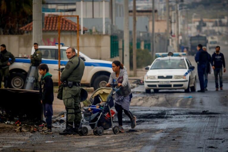 Ραγδαίες εξελίξεις: Εξειδικευμένοι αστυνομικοί του ελληνικου FBI θα περιπολούν μέσα σε καταυλισμούς Ρομά