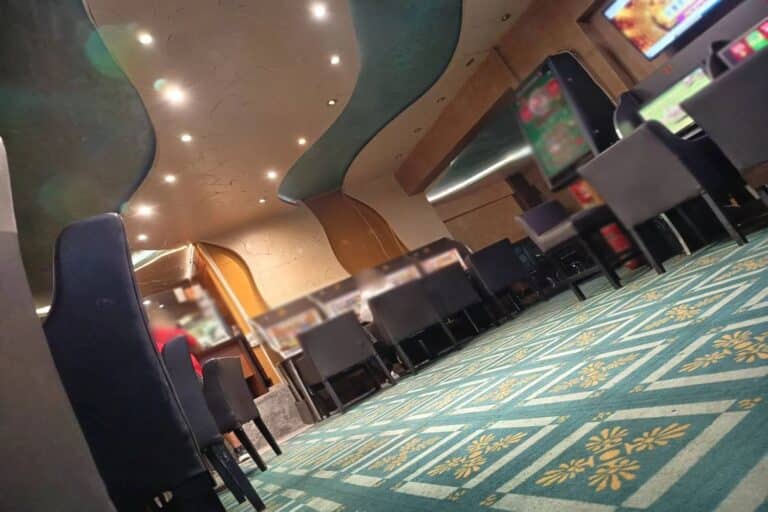 Κρυμμένο καζίνο στον Άγιο Παντελεήμονα: Ειδικές κρύπτες και 10 συλληφθέντες