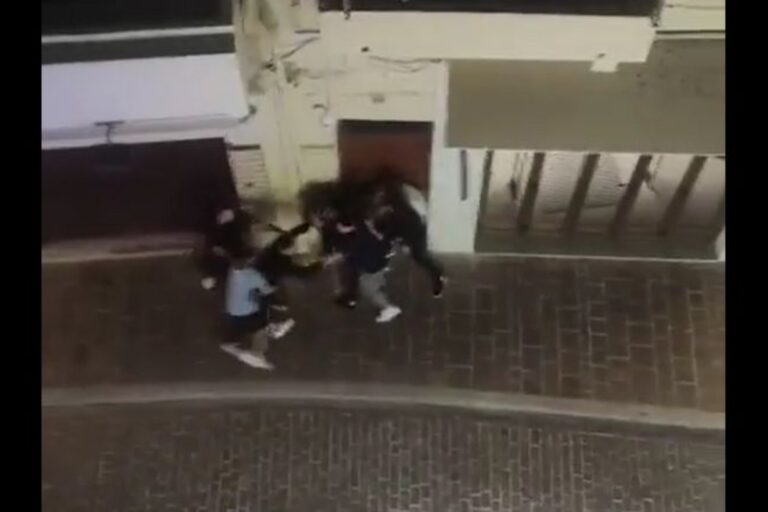 Άγριο ξύλο στο Ρέθυμνο – Συμπλοκή νεαρών στο παλιό λιμάνι τα ξημερώματα (βίντεο)