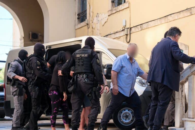 «Μαφία Κρήτης: «Δεν έχουμε καμία σχέση με ναρκωτικά, όπλα και εκβιασμούς – Δεν είναι η φωνή μου στα βίντεο», λέει ο φερόμενος ως «αρχηγός»