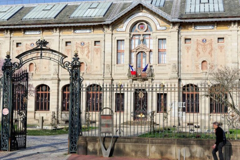 Γαλλία: Ληστεία στο Μουσείο Λιμόζ – Έκλεψαν πορσελάνες αξίας 9,5 εκατ. ευρώ (εικόνες)