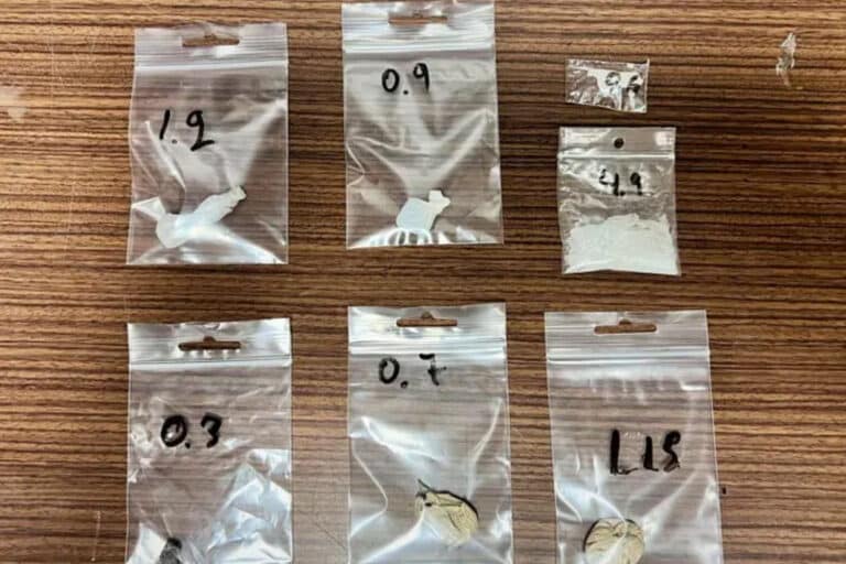 Συνελήφθησαν τέσσερα άτομα για κατοχή ναρκωτικών ουσιών στην Αθήνα