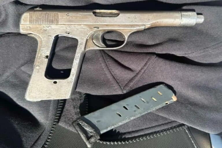 Χειροπέδες σε 35χρονο αλλοδαπό στη Μεταμόρφωση – Κυκλοφορούσε με όπλο στο αυτοκίνητο