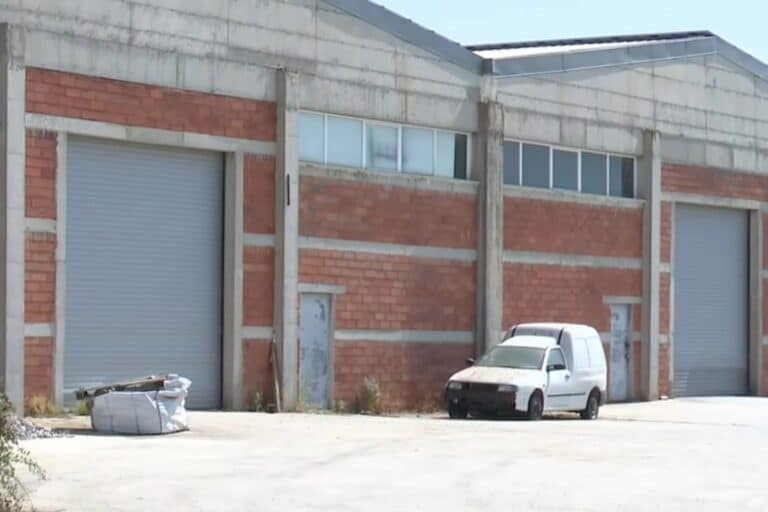 Λαθρεμπόριο καυσίμων: Eντοπίστηκε αποθήκη με διαλύτες στη Θεσσαλονίκη – Το κόλπο του κυκλώματος με τις «πειραγμένες» αντλίες