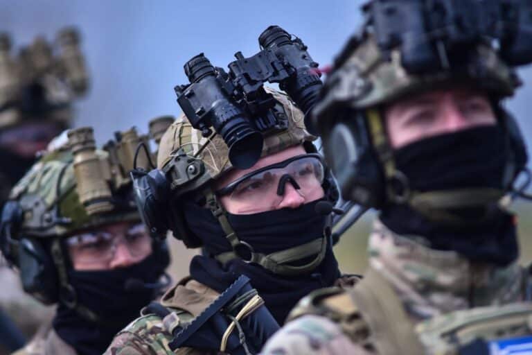 Το ΝΑΤΟ συγκροτεί «ανατολική φρουρά» μετά την ένταση στον πολωνικό εναέριο χώρο