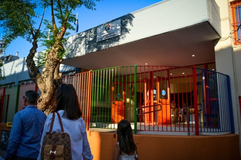 Γαλάτσι: Συνελήφθη 14χρονος για πορνογραφία ανηλίκων – Φωτογράφισε ημίγυμνο 9χρονο σε σχολείο