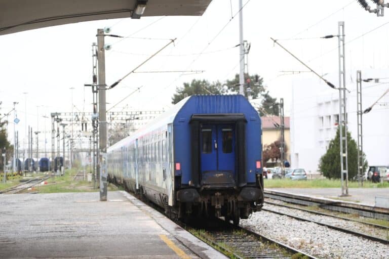 Σοκ στη Λάρισα: Άνδρας παρασύρθηκε από τρένο και διαμελίστηκε