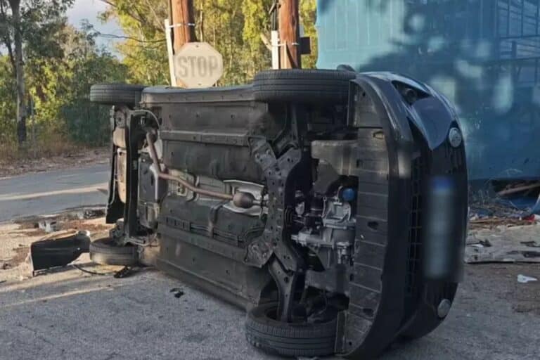 Τροχαίο ατύχημα με ανατροπή ΙΧ στην Κηφισιά