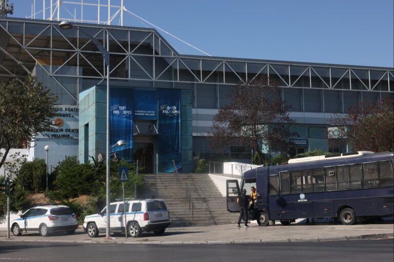 «Δρακόντεια» μέτρα στη Θεσσαλονίκη λίγο πριν την ομιλία Μητσοτάκη (εικόνες & βίντεο)