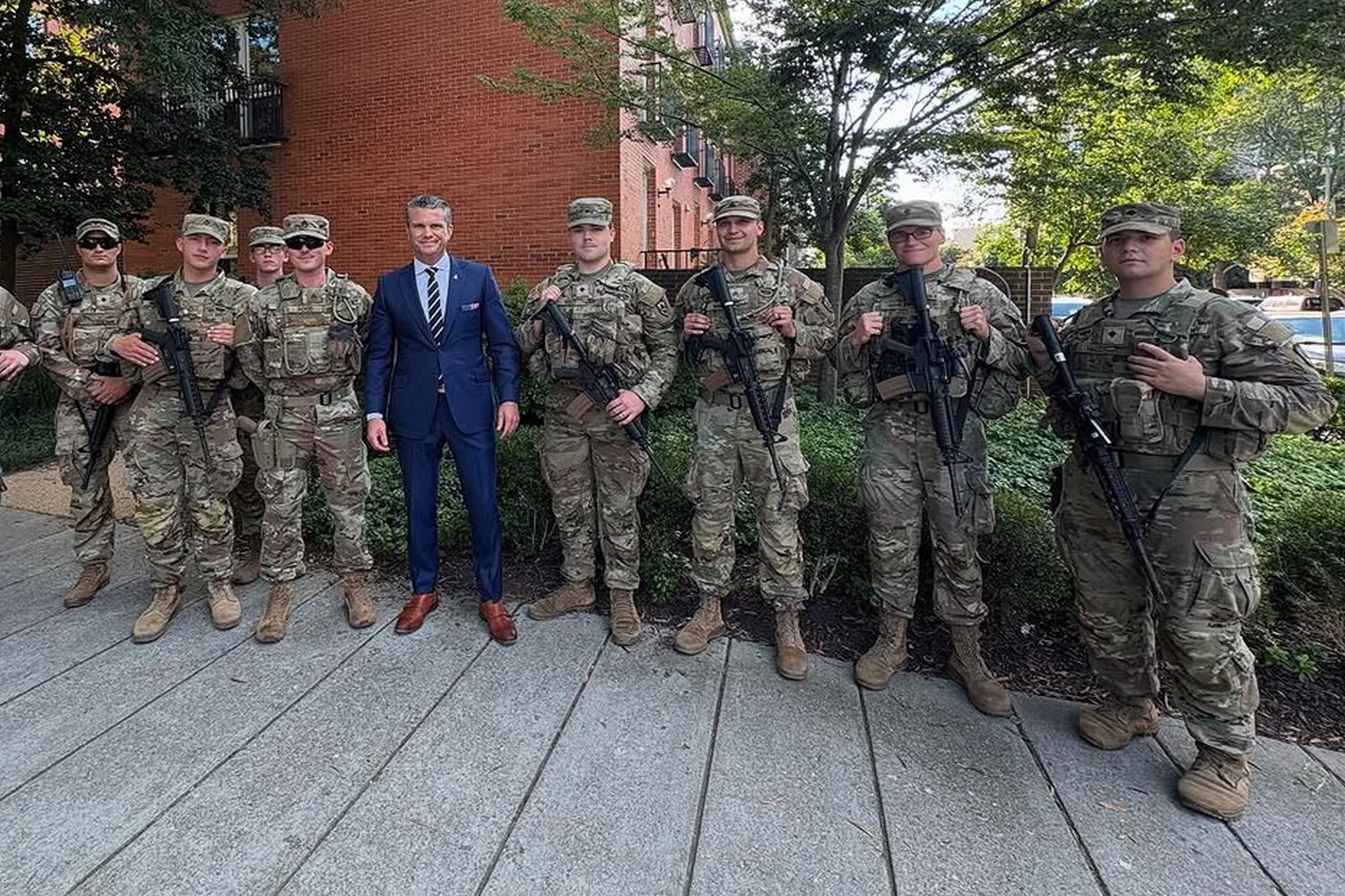 ypoyrgos polemou ipa 25 9