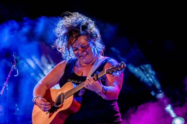 Χωρίς κράνος σε δίκυκλο η Ματούλα Ζαμάνη – Την εντόπισε η Τροχαία Θεσσαλονίκης