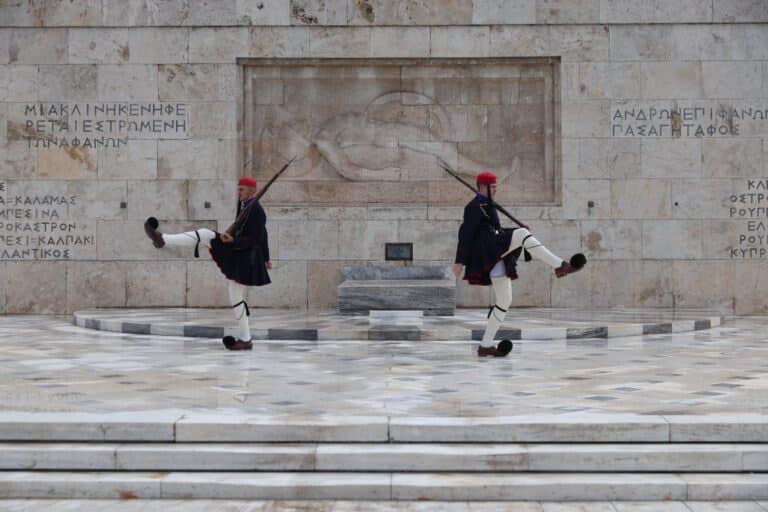 Το ΠΑΣΟΚ κατέθεσε αίτηση αντισυνταγματικότητας για την τροπολογία του Μνημείου Αγνώστου Στρατιώτη