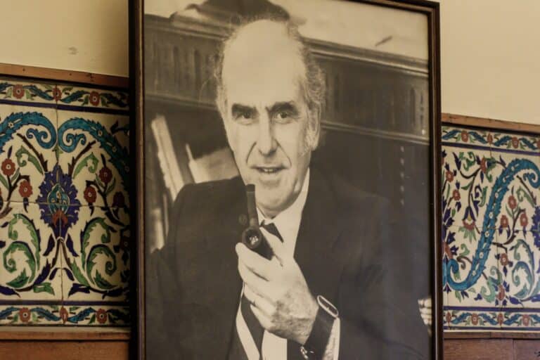 Σαν σήμερα: Το ΠΑΣΟΚ του Ανδρέα Παπανδρέου ανεβαίνει στην εξουσία – Η μεγάλη πολιτική αλλαγή του 1981