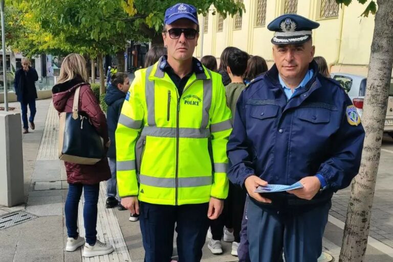 Κοζάνη: Αστυνομικοί μοίρασαν φυλλάδια για την Παγκόσμια Ημέρα Λευκού Μπαστουνιού