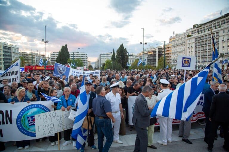 Στρατιωτικοί: 10.000 άτομα συμμετείχαν στη διαμαρτυρία – «Ηχηρό όχι στο πολυνομοσχέδιο υποβάθμισης των Ενόπλων Δυνάμεων»