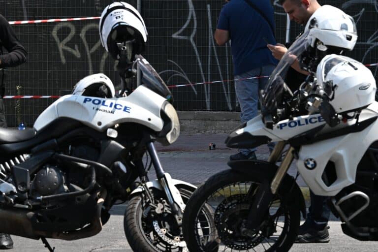 Σοβαρό επεισόδιο στη Χαλκίδα: Ομάδα ΔΙ.ΑΣ. δέχθηκε επίθεση από 20 Ρομά – Τραυματίστηκαν τρεις αστυνομικοί