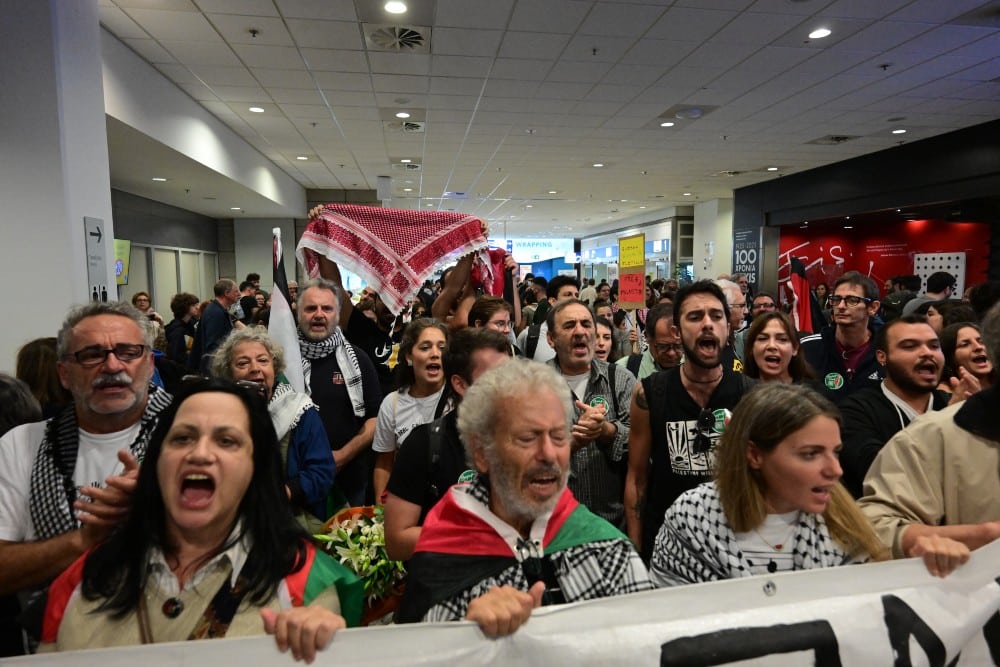 ellines aktivistes aerodromio 6 10 2025 3