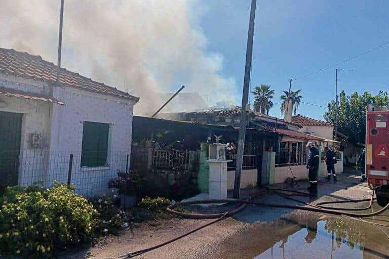 Φωτιά τώρα στο Νεοχώρι Μεσολογγίου – Mεγάλη κινητοποίηση της Πυροσβεστικής, κάηκαν σπίτια