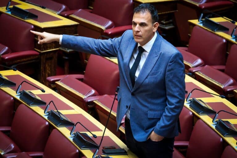 Ο Καραμέρος καταγγέλλει: «Καμία ενίσχυση στο Μενίδι, όλοι οι νέοι αστυφύλακες στις Περιφέρειες Χρυσοχοΐδη»