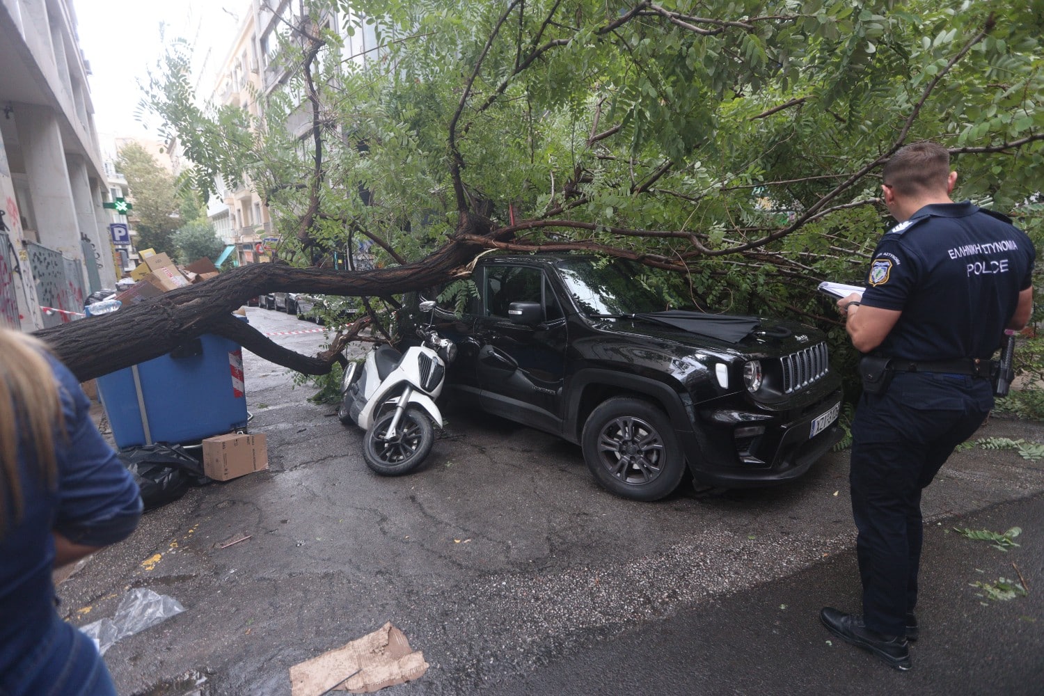 kakokairia dentro athina 2 10 2025 3