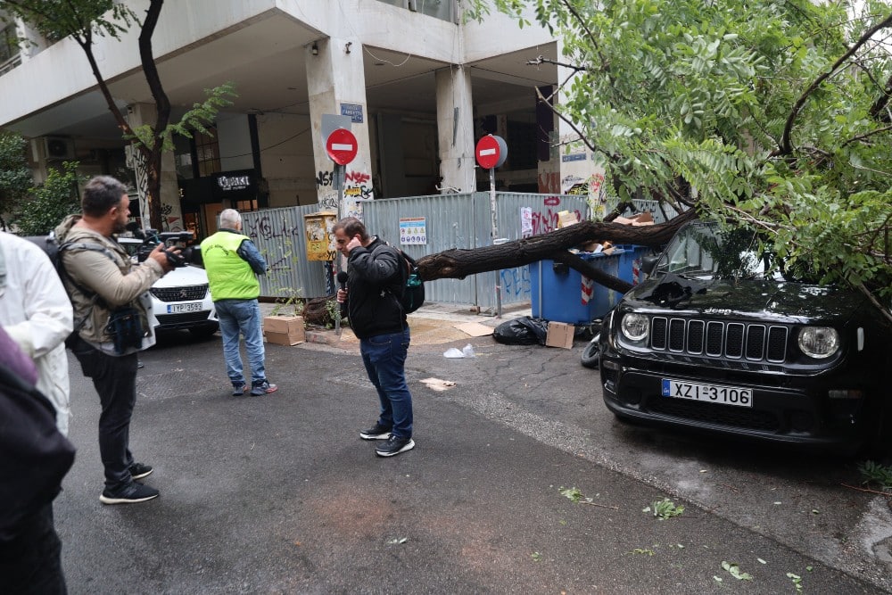 kakokairia dentro athina 2 10 2025