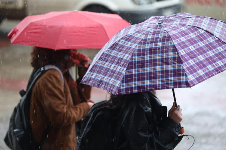 Έρχονται βροχές και καταιγίδες έως την Τετάρτη – Ποιες 5 περιοχές θα πληγούν περισσότερο