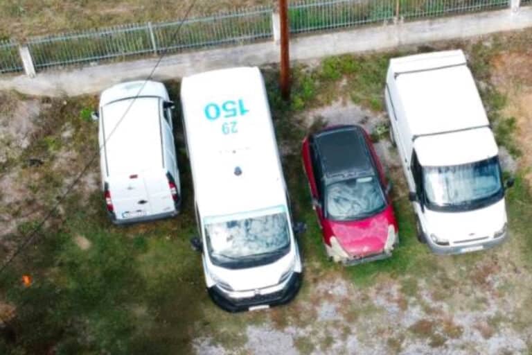 Θεσσαλονίκη: Πετούσαν παράνομα μπάζα σε οικόπεδο – Δύο συλλήψεις