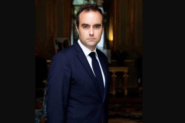 Παραιτήθηκε ο Σεμπαστιάν Λεκορνί από πρωθυπουργός – Σε κρίση η γαλλική κυβέρνηση