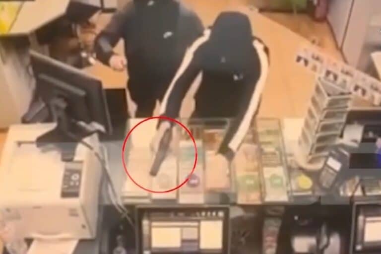 Καισαριανή: Βίντεο-ντοκουμέντο από ληστεία σε πρακτορείο τυχερών παιχνιδιών – Απείλησαν τον ιδιοκτήτη με όπλο