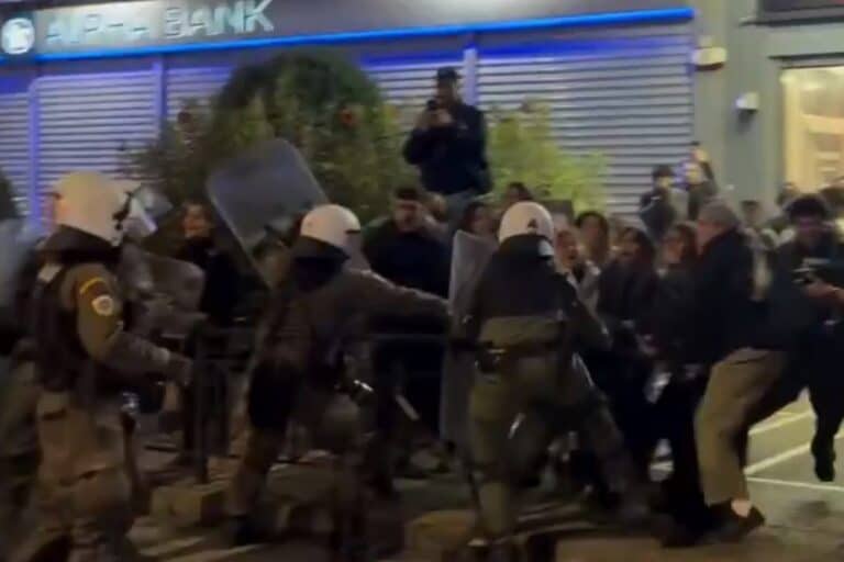 Καταγγελίες για «βία χωρίς λόγο» από την αστυνομία στην πορεία για την Παλαιστίνη (βίντεο)