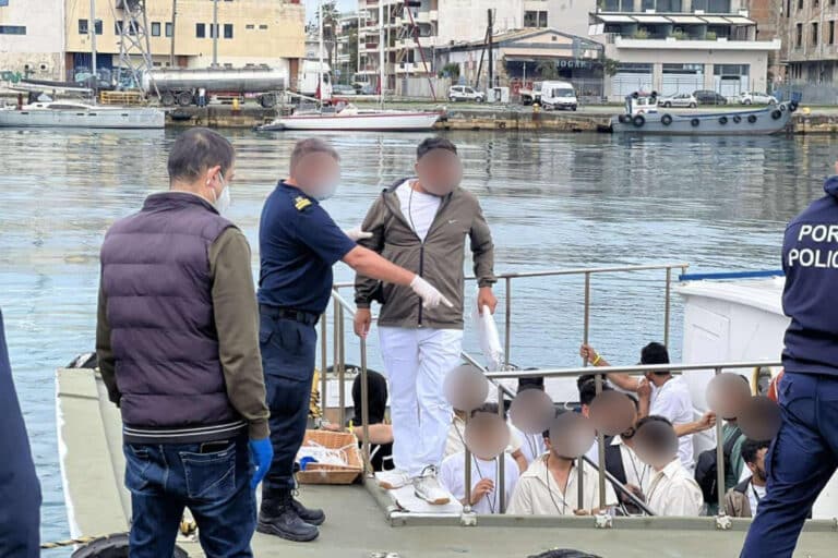 Καλαμάτα: Συνελήφθησαν ένας Τούρκος και τρεις Αφγανοί ως διακινητές μεταναστών