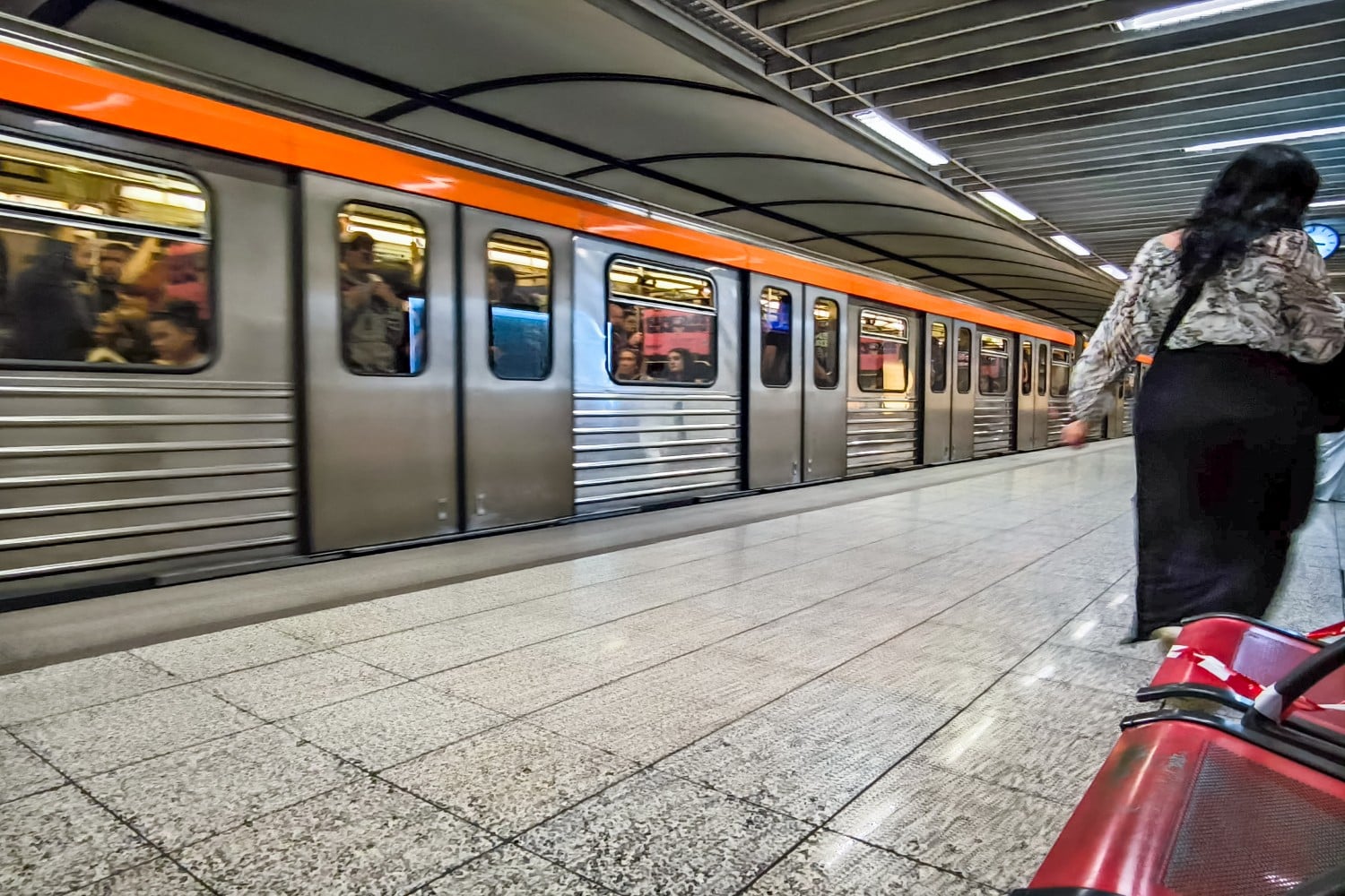 metro syrmos 13 10 2025