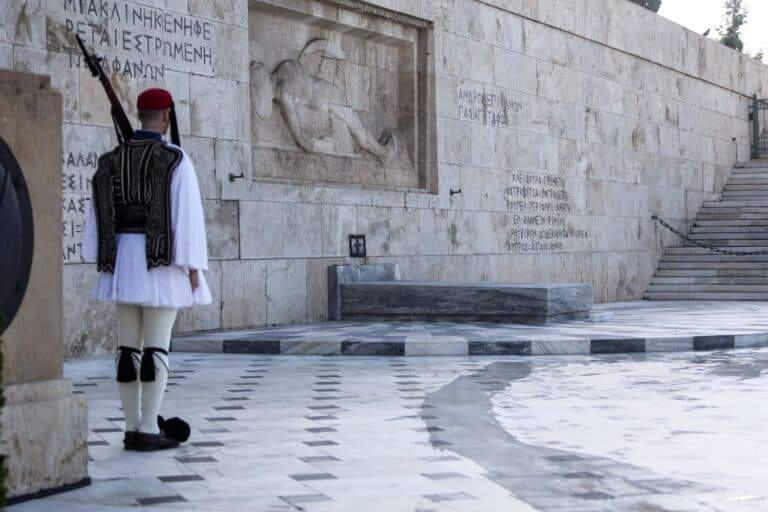 Δημογλίδου για Μνημείο του Αγνώστου Στρατιώτη: «Η αστυνομία έχει την αρμοδιότητα της τάξης και αυτό δεν αλλάζει»
