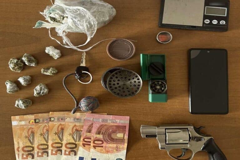 Χαλάνδρι: 23χρονος διακινούσε ναρκωτικά ενώ εργαζόταν ως διανομέας – Οδηγούσε χωρίς άδεια