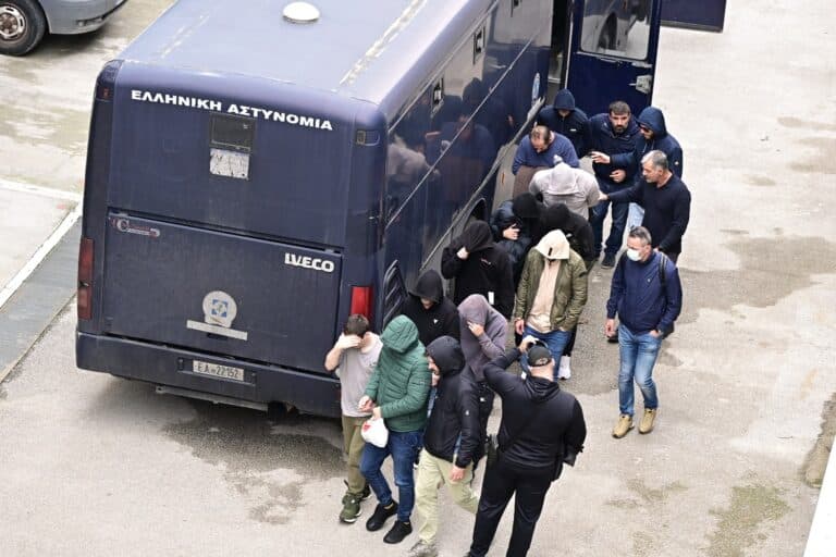 ΟΠΕΚΕΠΕ: Απολογούνται σήμερα οι πρώτοι 12 συλληφθέντες – Έγκυος κατηγορούμενη μεταφέρθηκε στο νοσοκομείο