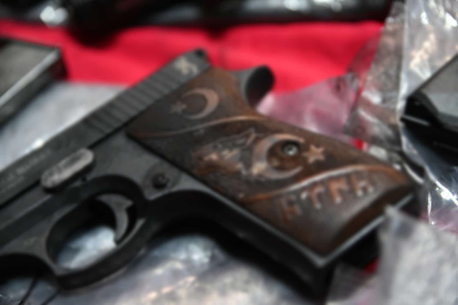 opla tourkoi 3 10 2025 4