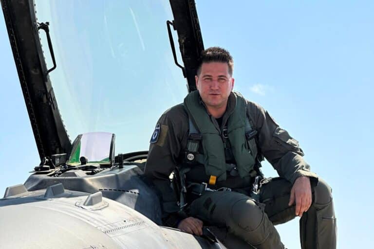 Ο πιλότος της ομάδας ΖΕΥΣ, Γεώργιος Σωτηρίου για τα νέα όπλα των F-16 Viper: «Αυξάνουν θεαματικά την αποτελεσματικότητά μας»