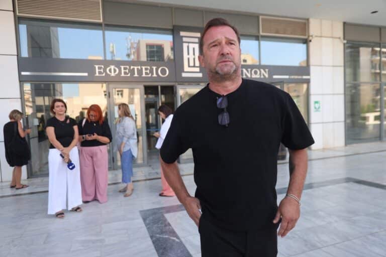 Νίκος Πλακιάς: «Δεν είμαι ούτε αριστερός, ούτε δεξιός, είμαι ένας πατέρας που έχασε τα παιδιά του» (βίντεο)