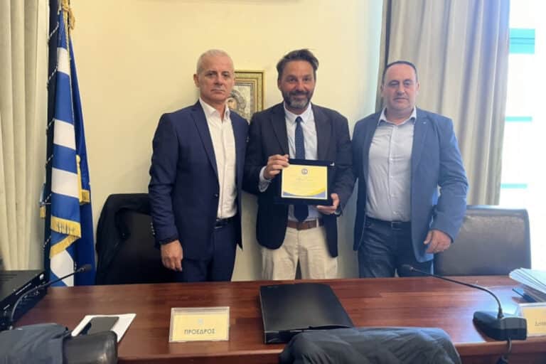 ΠΟΑΣΥ: Ιστορική συνεδρίαση του ΔΣ για βράβευση του δημάρχου Χάλκης και στήριξη της οικογένειας Λυγγερίδη