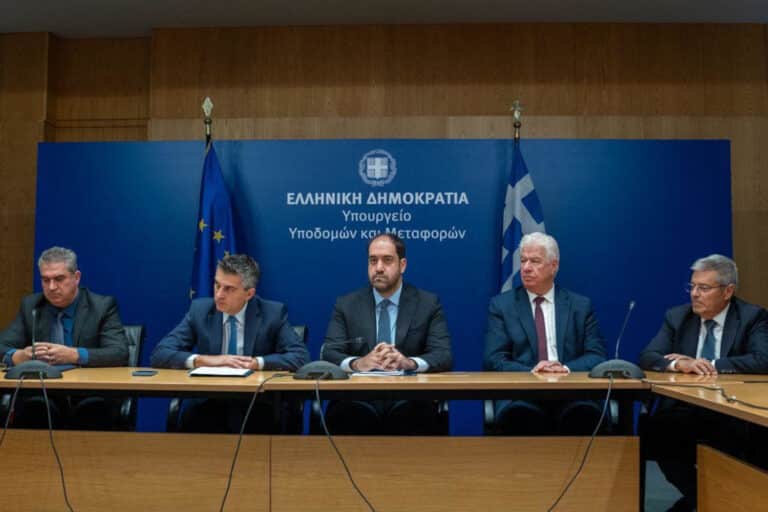 Πολιτική Προστασία: Υπεγράφη η σύμβαση για την επισκευή σεισμόπληκτων εργατικών κατοικιών στο Ληξούρι