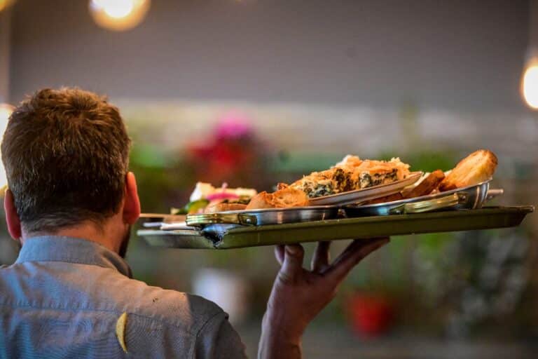 ΑΑΔΕ: Οι πρωταθλήτριες περιοχές στη φοροδιαφυγή – Εστιατόριο στο Ηράκλειο εξαφάνισε αποδείξεις 18.500 ευρώ