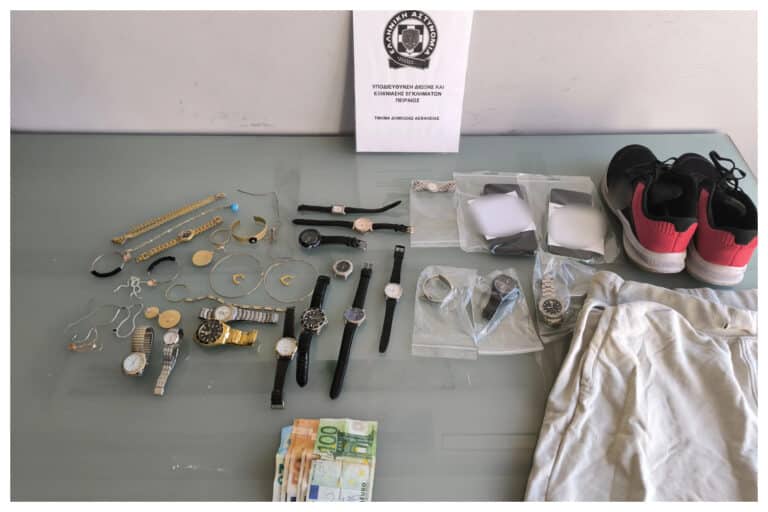 «Χτυπούσαν» σπίτια σε όλη την Αττική – Εξαρθρώθηκε σπείρα διαρρηκτών με αρχηγό 46χρονο στον Πειραιά