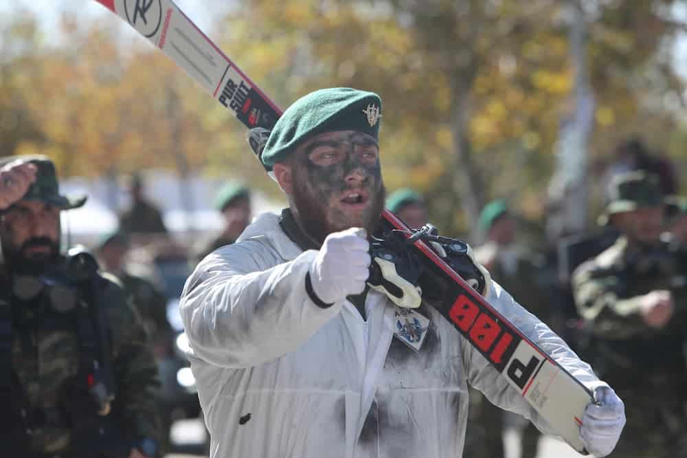 stratiotiki parelasi 2