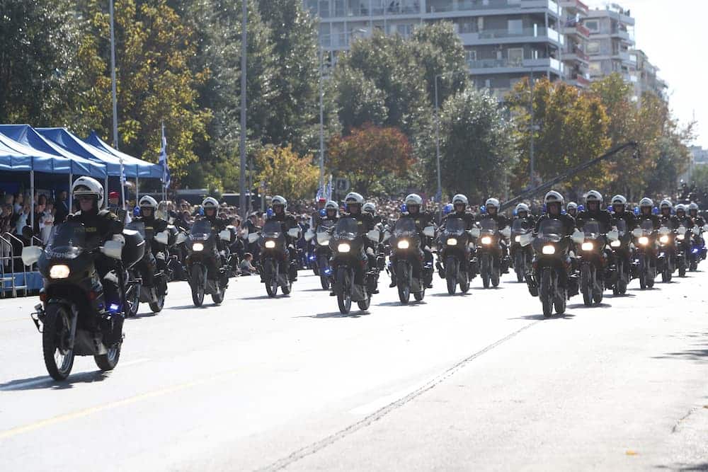 stratiotiki parelasi 4