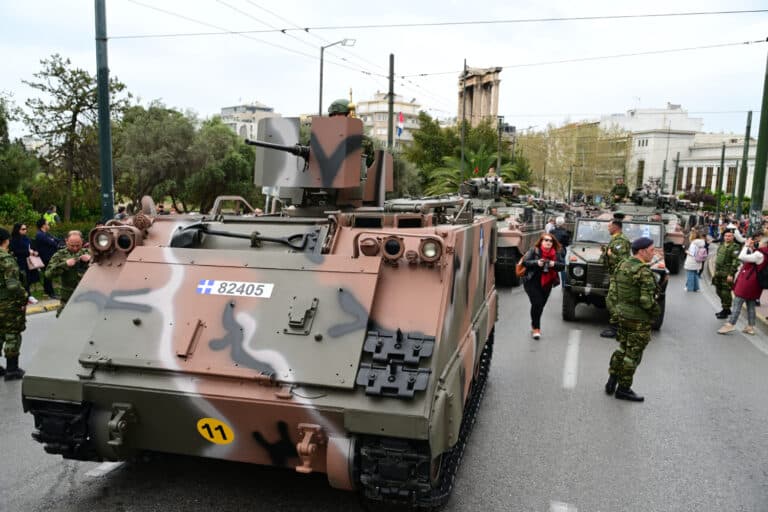 Κυκλοφοριακές ρυθμίσεις σε Αθήνα, Πειραιά για τις μαθητικές παρελάσεις την 28η Οκτωβρίου – Πώς θα λειτουργήσουν οι συγκοινωνίες