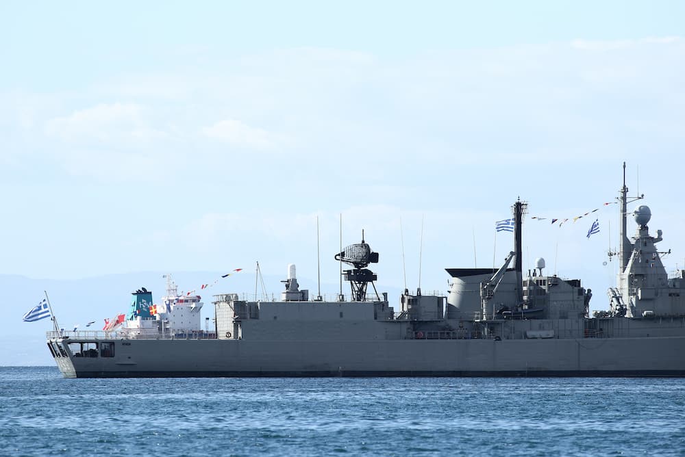 stratiotiki parelasi