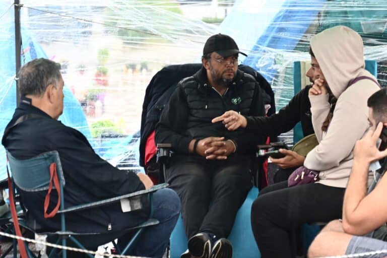 Πάνος Ρούτσι: «Ο Γεωργιάδης όταν μιλά να σκύβει το κεφάλι» (βίντεο)