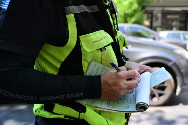 Ποιο χρώμα αυτοκινήτου «τρώει» τις περισσότερες κλήσεις – Νέα έρευνα