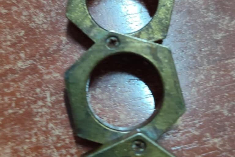 Ζάκυνθος: Συνελήφθη ανήλικος με πτυσσόμενη σιδηρογροθιά