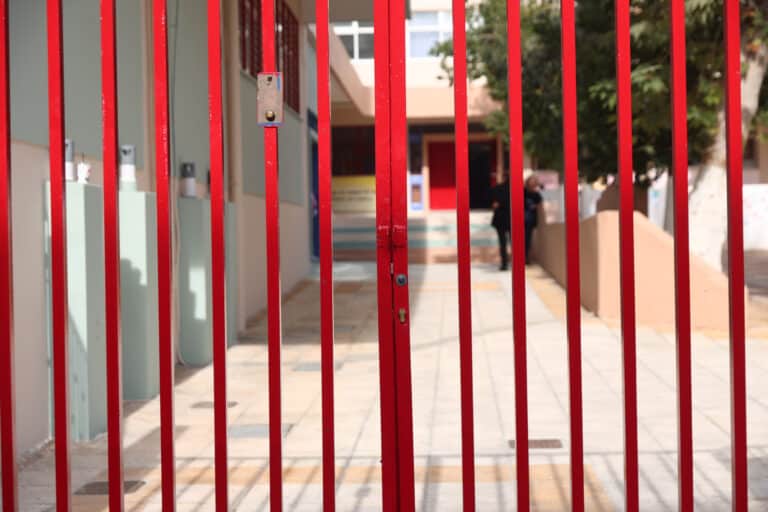 Γλυφάδα: Μαθητές Λυκείου έβαλαν επτά φορές φωτιά στο σχολείο τους μέσα σε τρεις μέρες